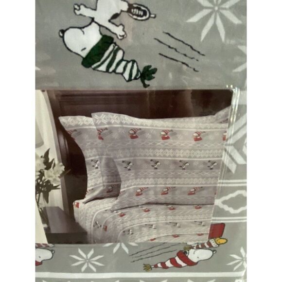 Peanuts Snoopy Sledding Ice Skating Winter Twin Size Super Soft Sheet Set NEW - Picture 9 of 11